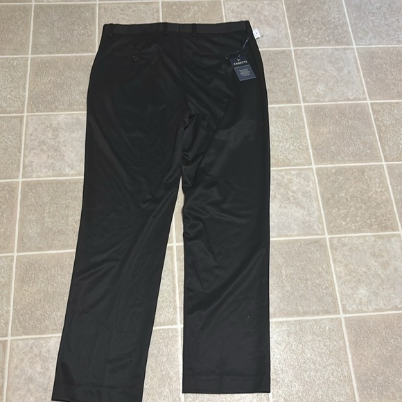 Elegant Black Vest for Formal Events - Picture 8 of 8